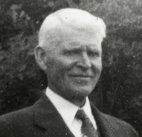 Photo of photos/John Kenneth McLennan b1873 headshot
